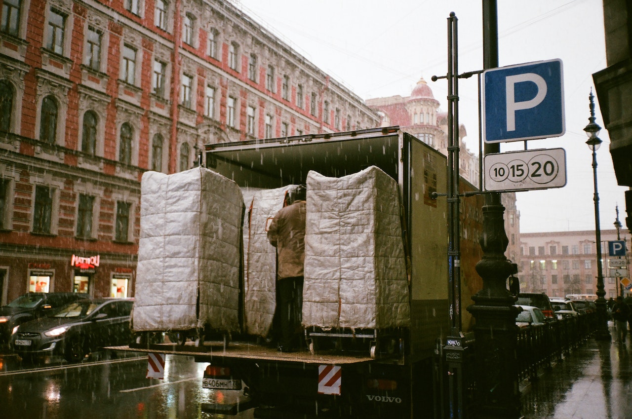 The benefits of hiring movers for a winter move to NYC