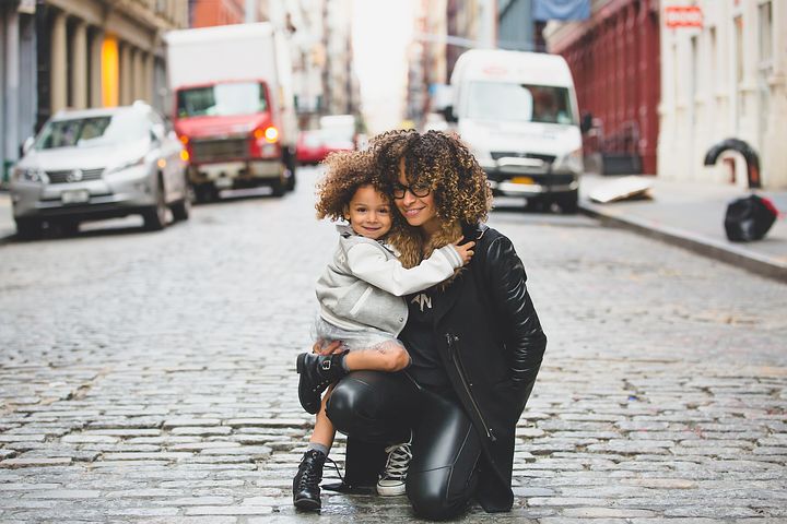 Moving to Manhattan as a single parent: Pros & Cons