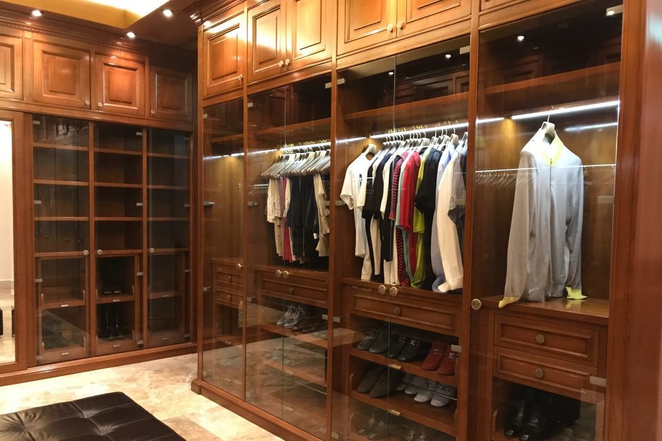 How to Pack a Walk-In Closet for Moving?