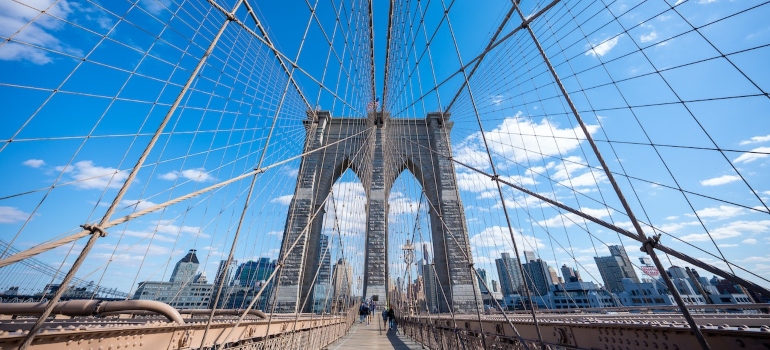 Manhattan bridge that Chelsea movers use often