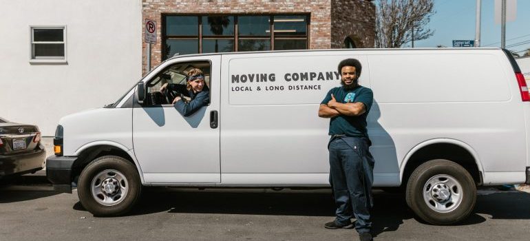 Professional movers with a van - Washington Heights 