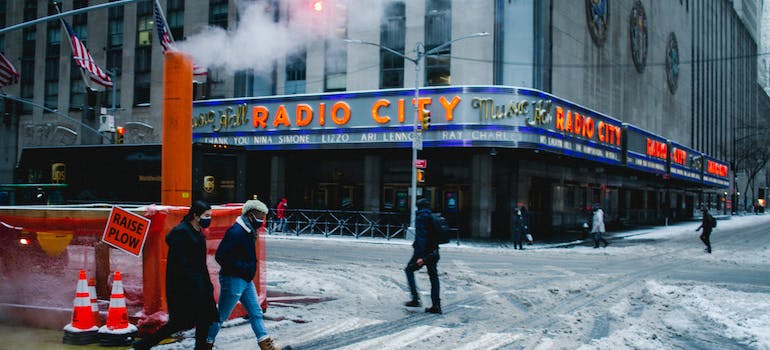 A street in Manhattan during the winter